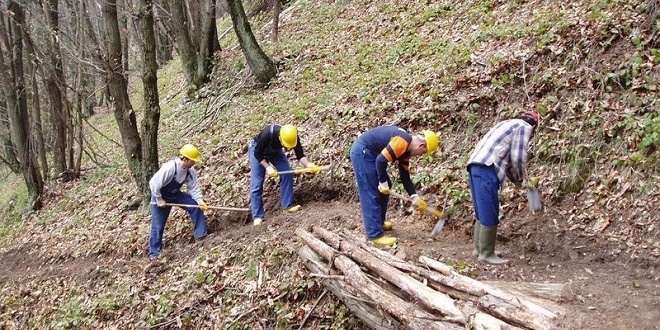 Operai forestali ancora con il fiato sospeso